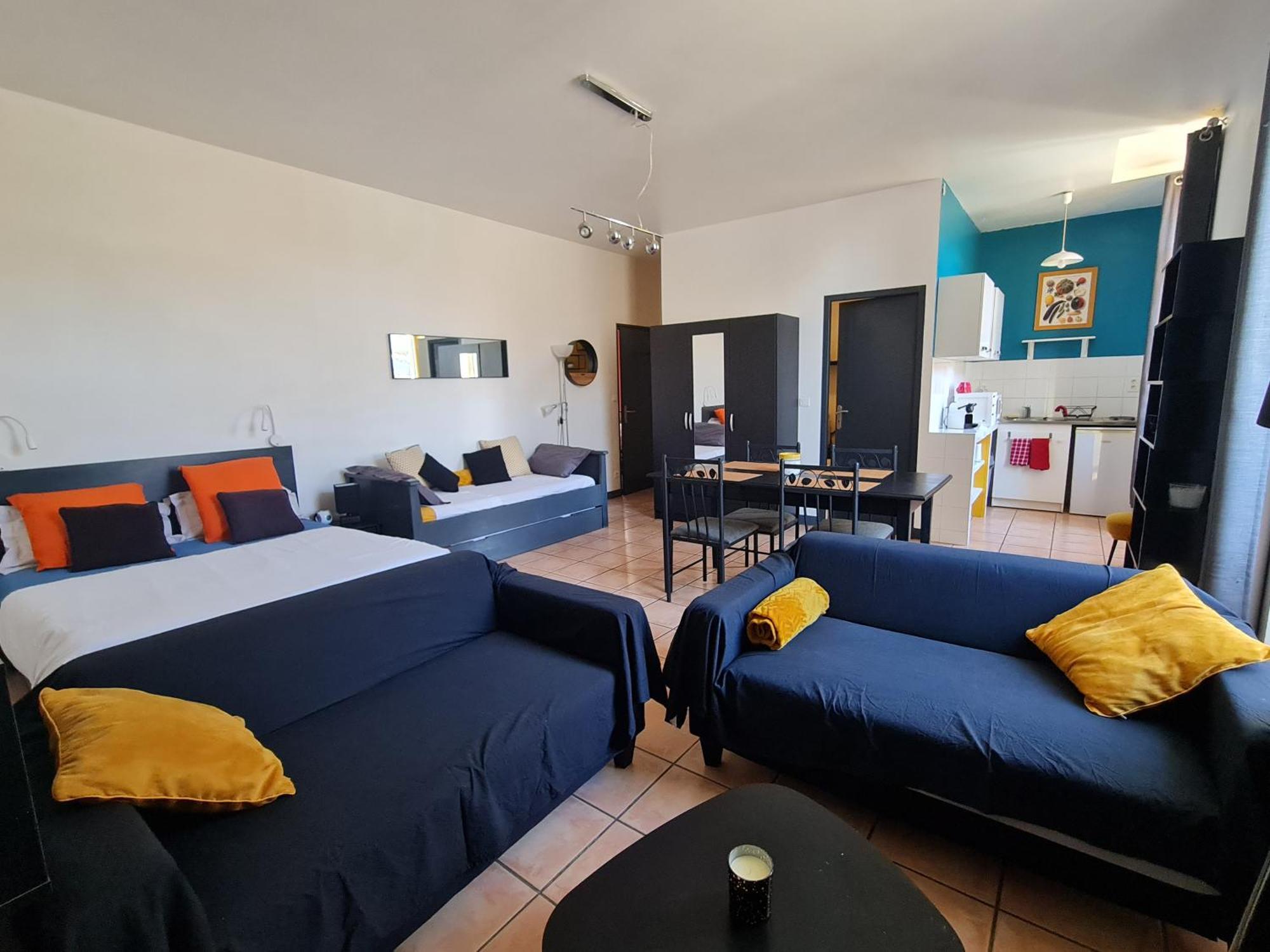 Le Prieure - Studios Jusqu'A 4 Personnes Villeneuve-lès-Béziers Exteriör bild